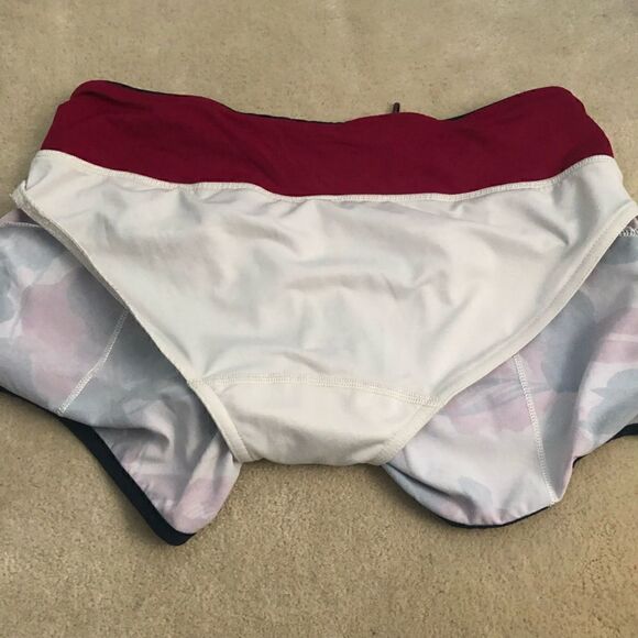 Lululemon Run: Speed Short
Inky Floral Ghost Inkwell Bumble Berry / Inkwell - Picture 15 of 15